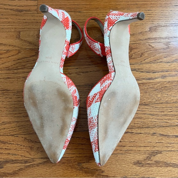 Ann Taylor Pointed Toe Slingback Kitten Heels - Picture 4 of 4